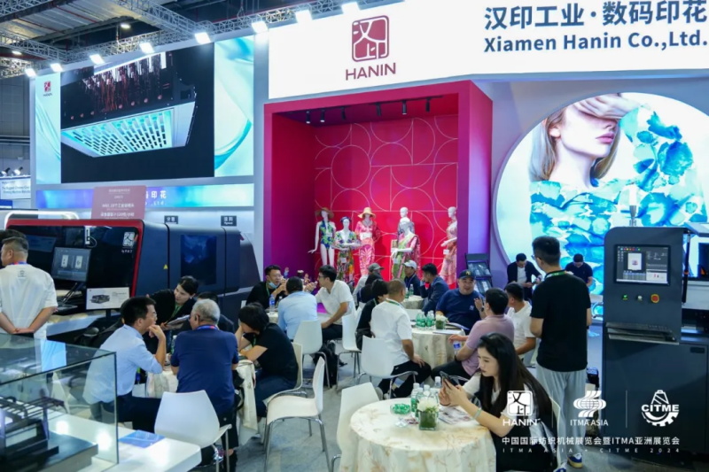 FB体育在ITMA展会现场.jpg FB体育在ITMA展会现场.jpg